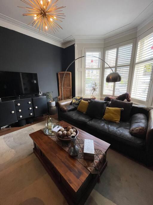 Traditional Apt Close To City Centre & Hampden Glasgow Exterior foto